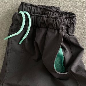 Myles Everyday Short, Charcoal, M 8” inseam